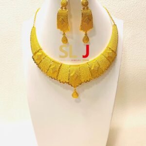 Adira Bold Collar