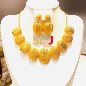 Asha Minimal Gold Twist